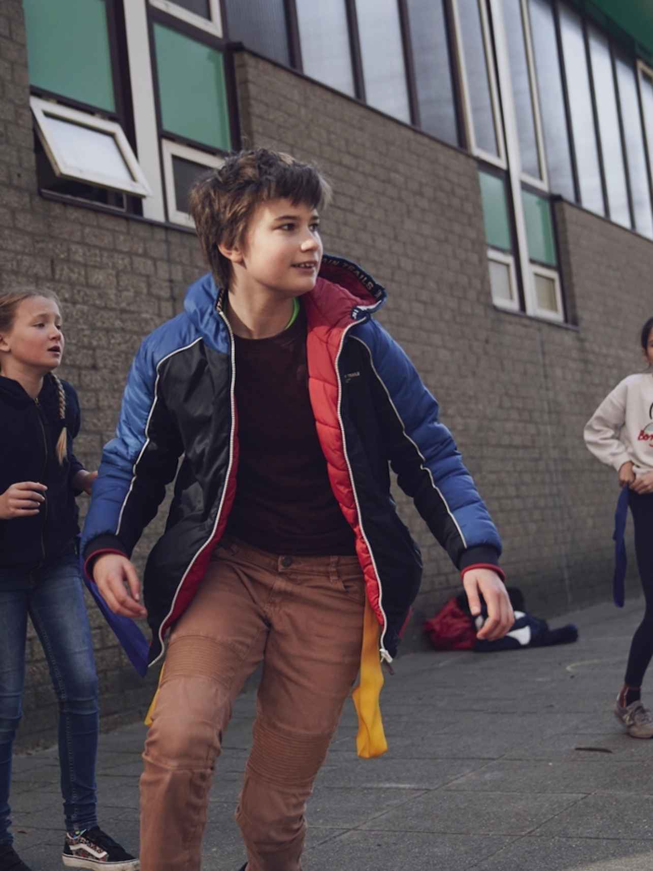kinderen schoolplein jongen hva buiten spelen