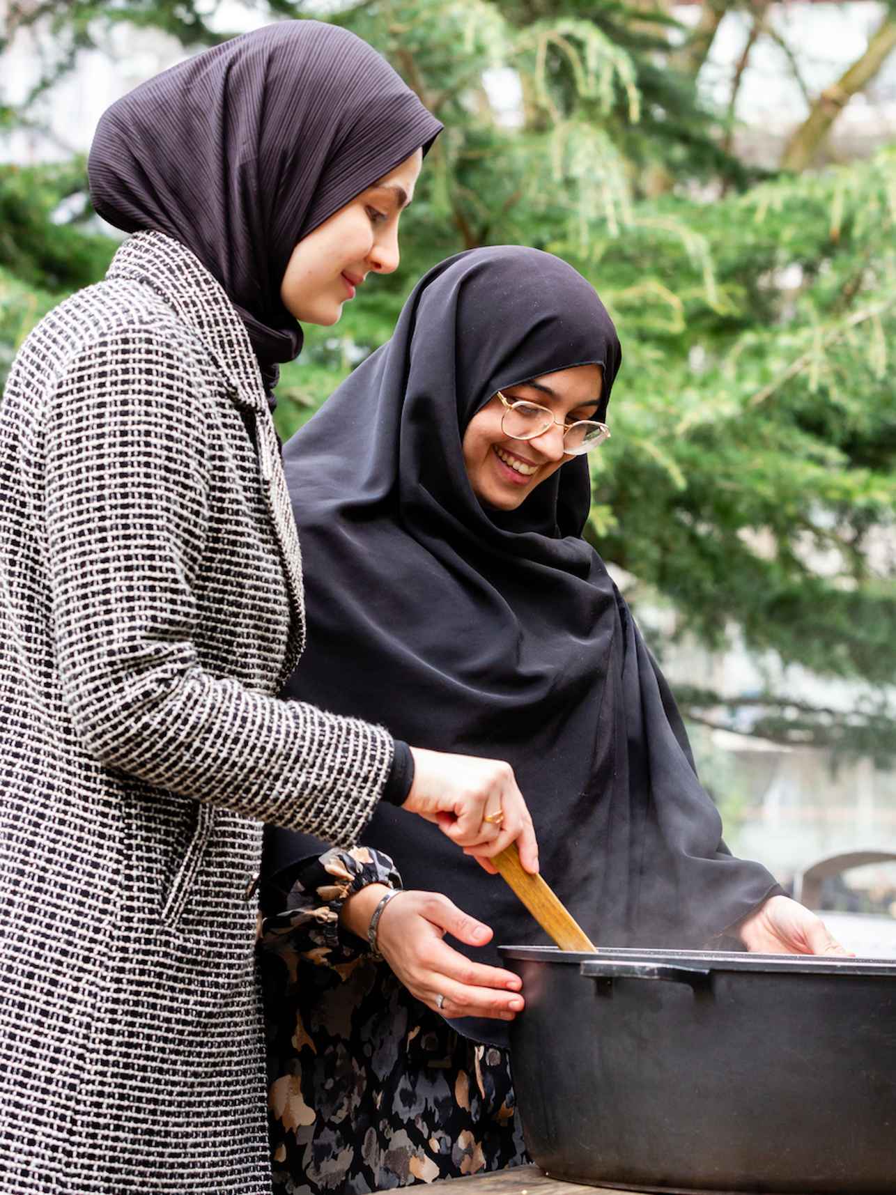 Vrouwen samen koken