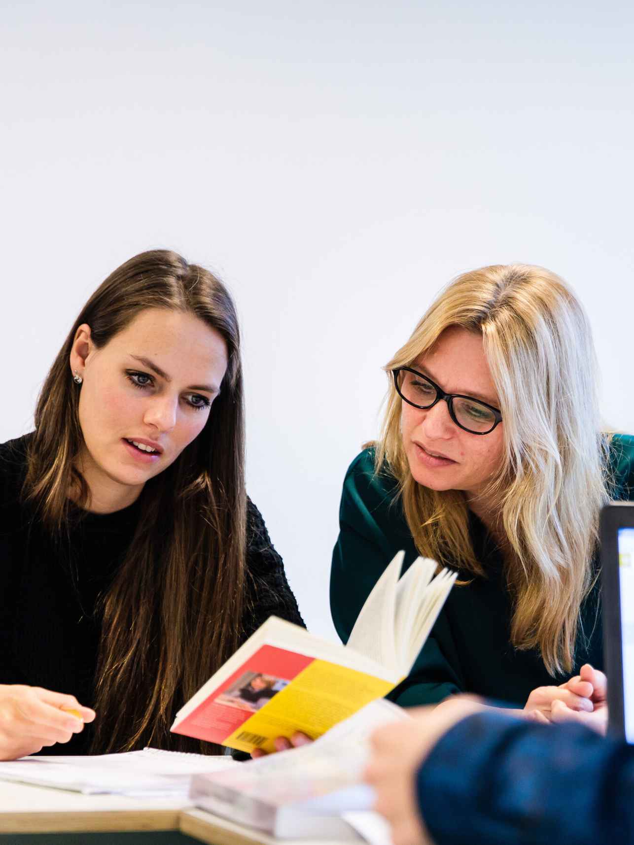 twee studenten aan het leren