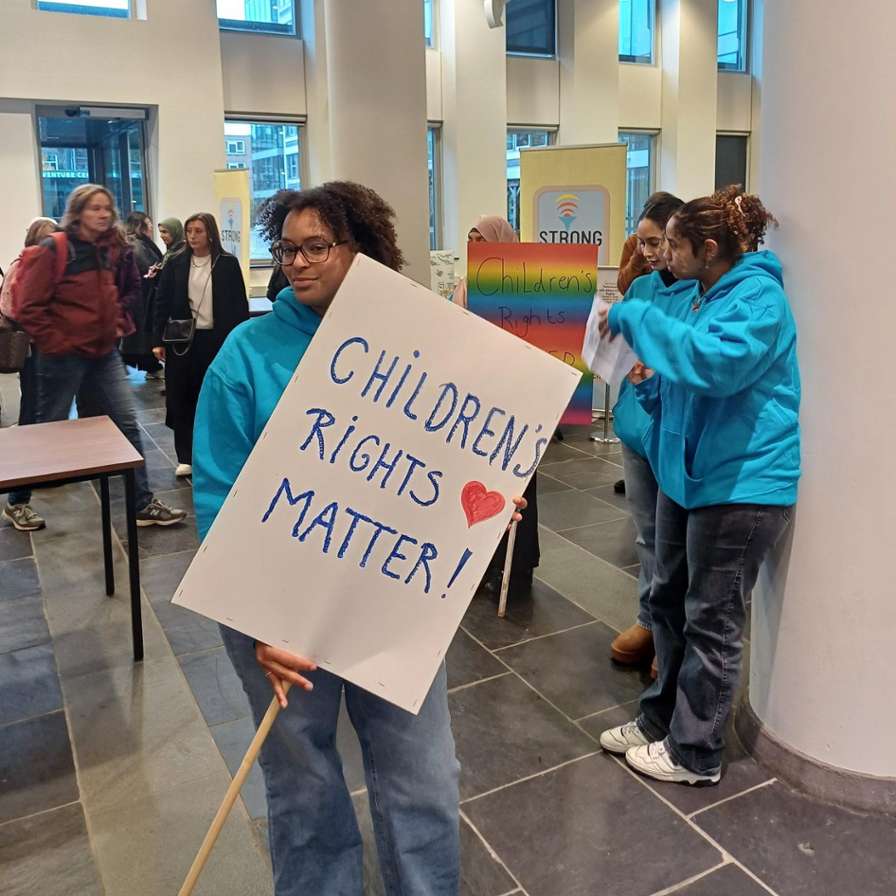 studenten tijdens Kinderrechtenconferentie