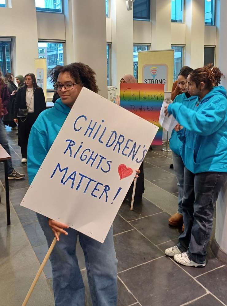 studenten tijdens Kinderrechtenconferentie