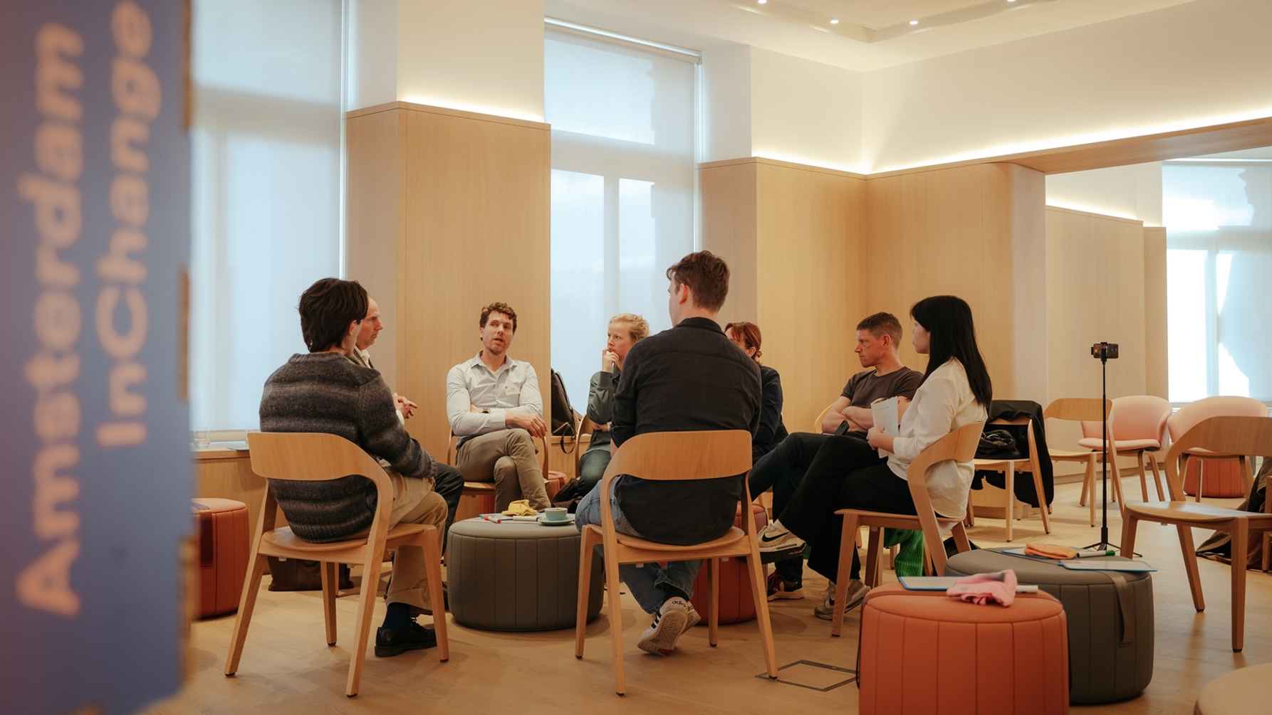Studenten in gesprek over het logistieke vraagstuk