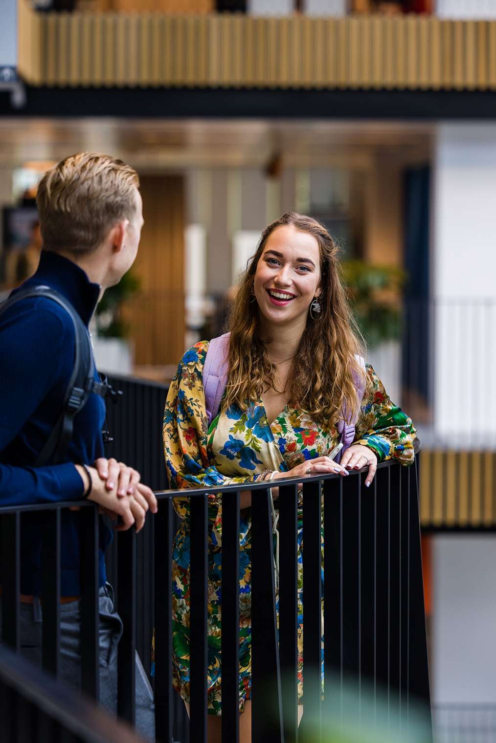 Drie studenten met een laptop