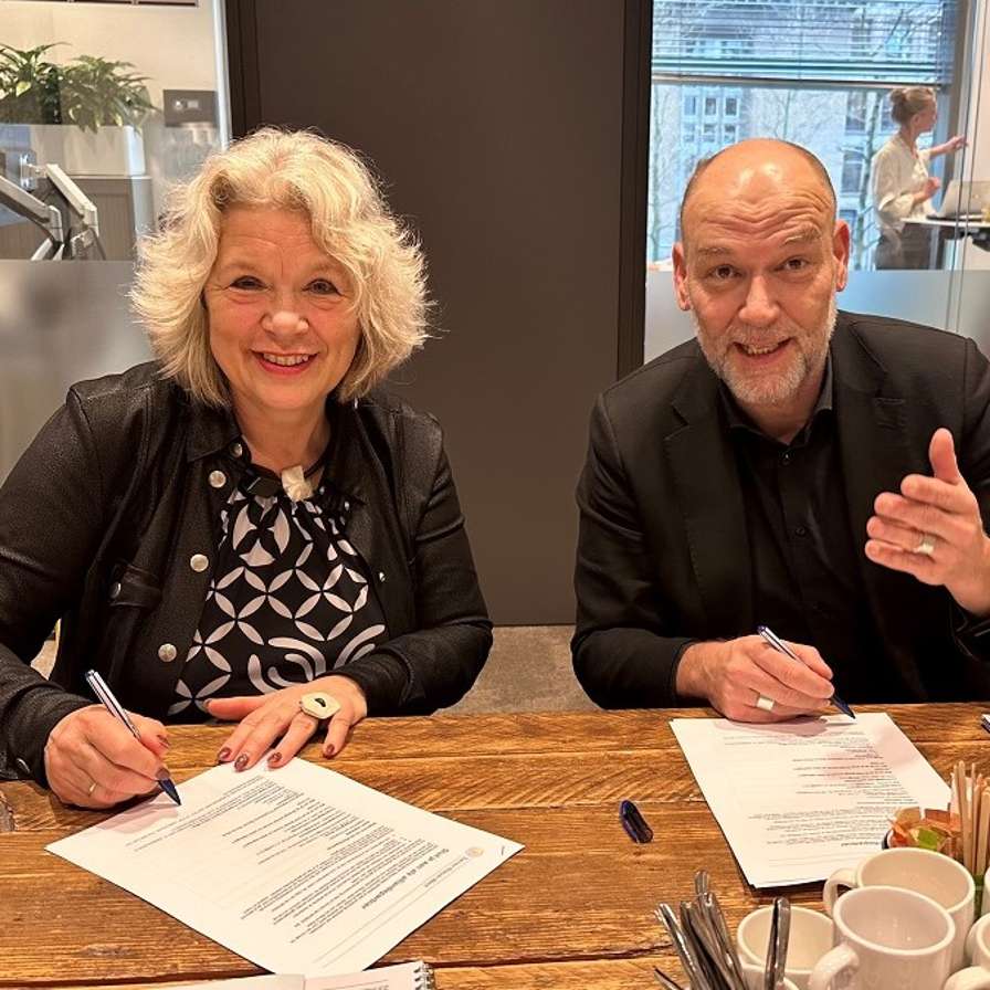 Collegevoorzitter Jopie Nooren en wethouder Rutger Groot Wassink.