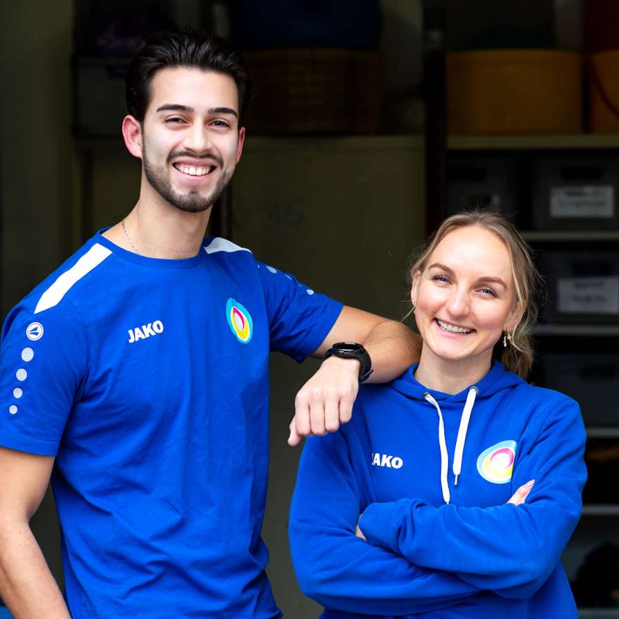 vakleerkracht Marlissa Schouten samen met sport- en spelbegeleider Alex van der Beek
