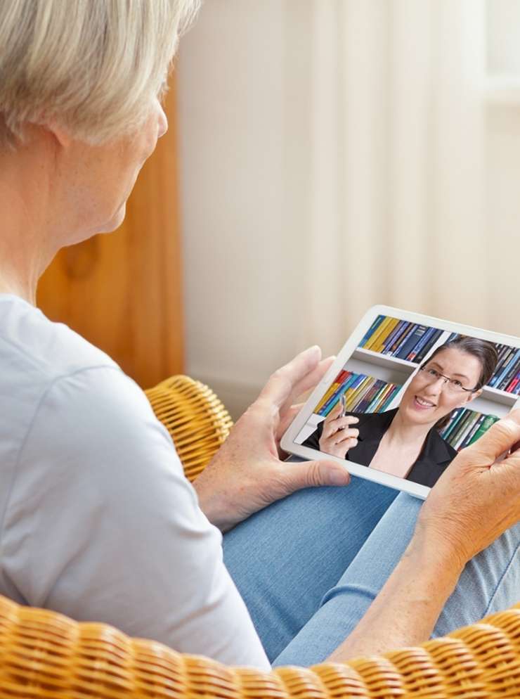 hva OTHER: ergotherapie in thuissituatie met behulp van eHealth en (online) coaching vrouw bank ipad online