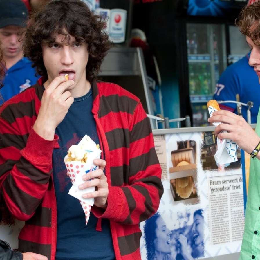 hva CAMERA jongeren studenten eten snack patat voedsel ongezond