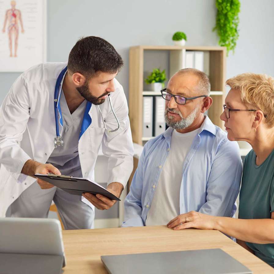 mantelzorger met partner en arts