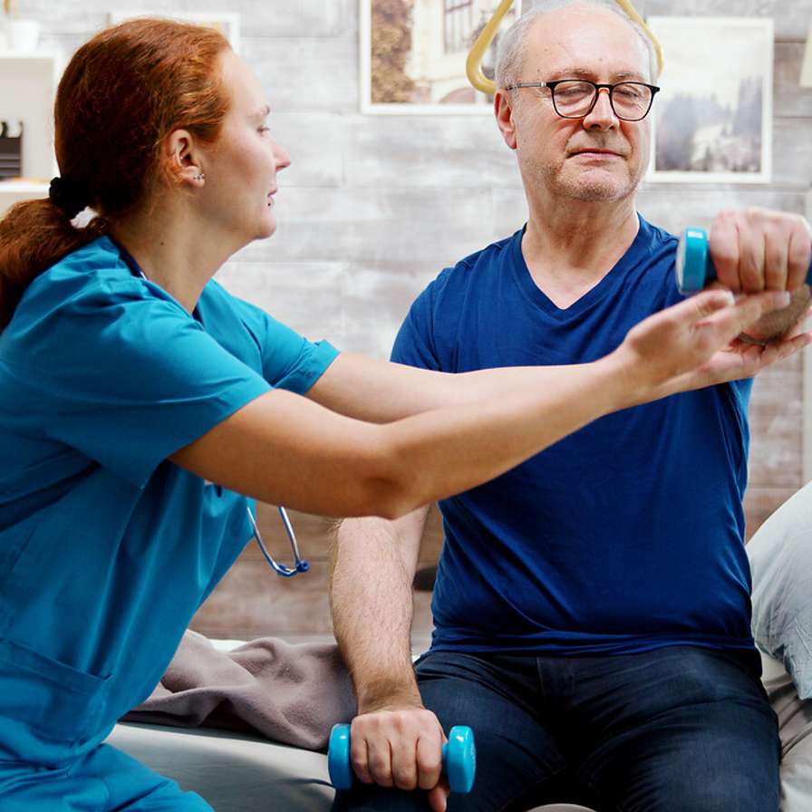 hva REACH+ oudere man gewicht arm hulpverlener fysio