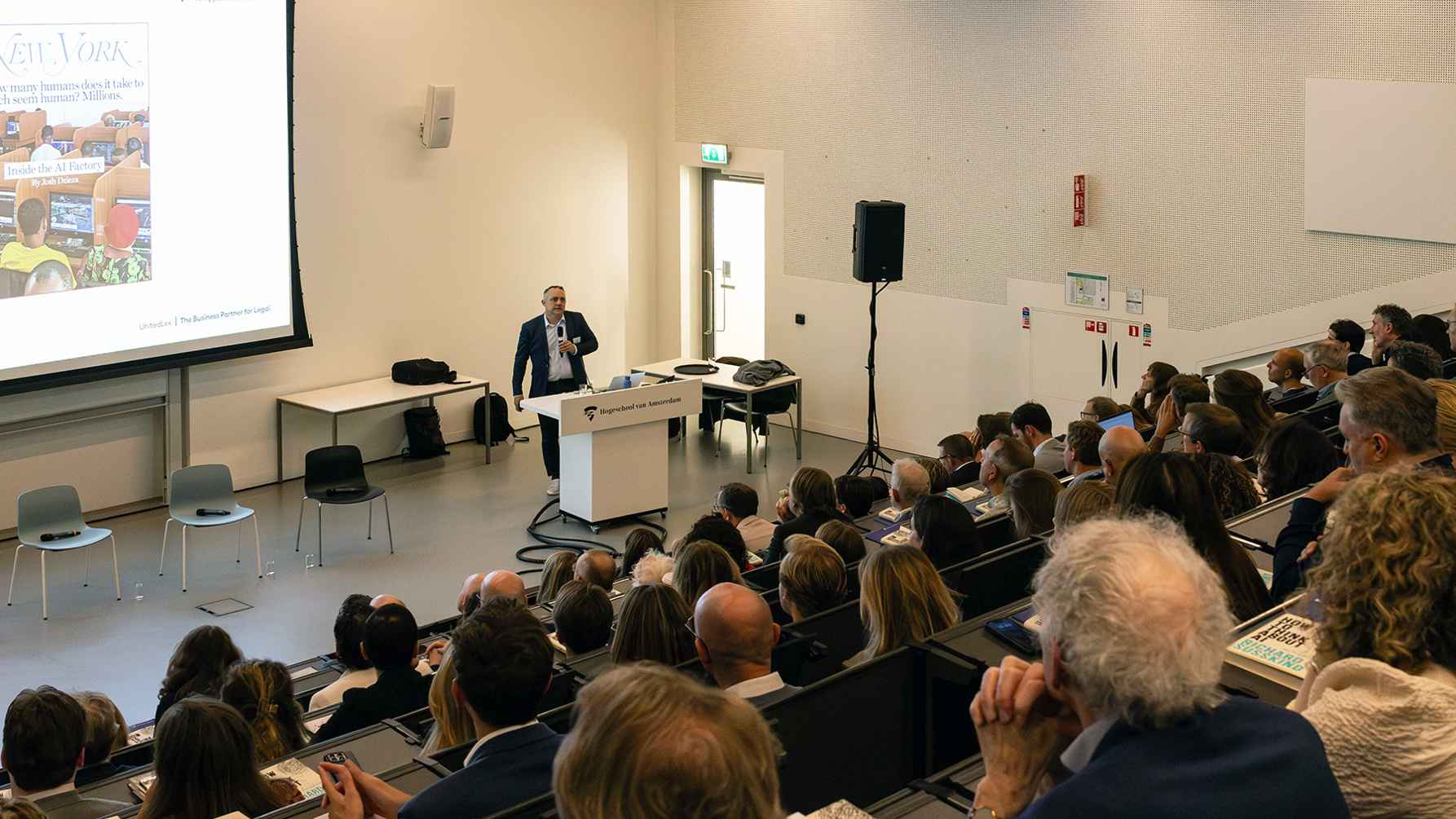 Ivar Timmer tijdens congres over AI en rechtspraktijk