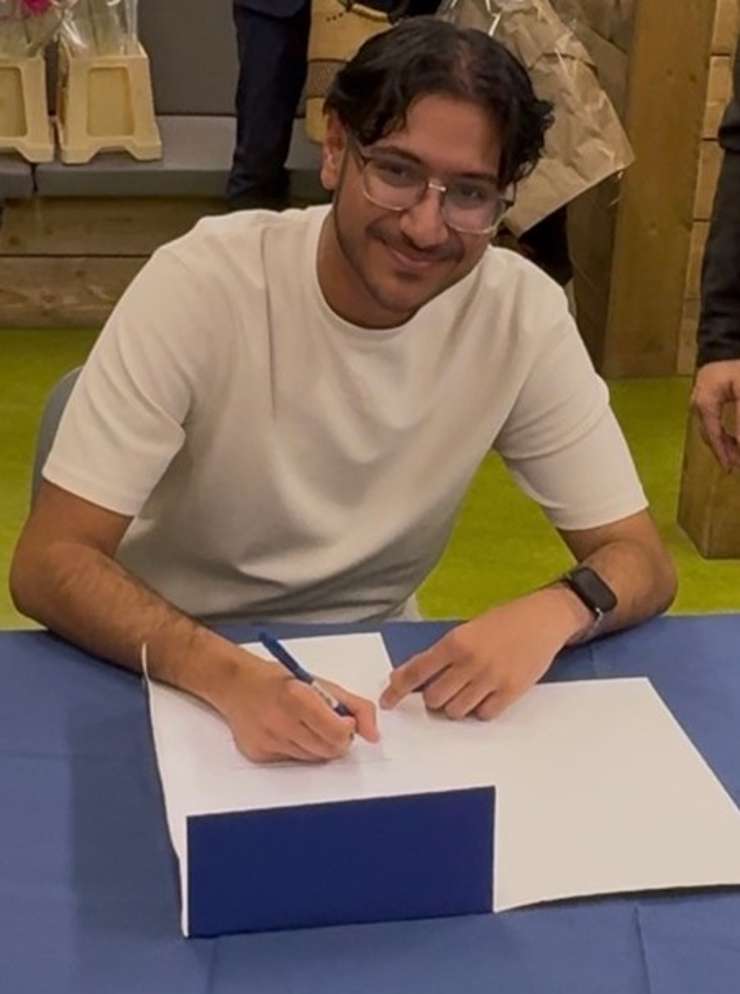 Student Amir