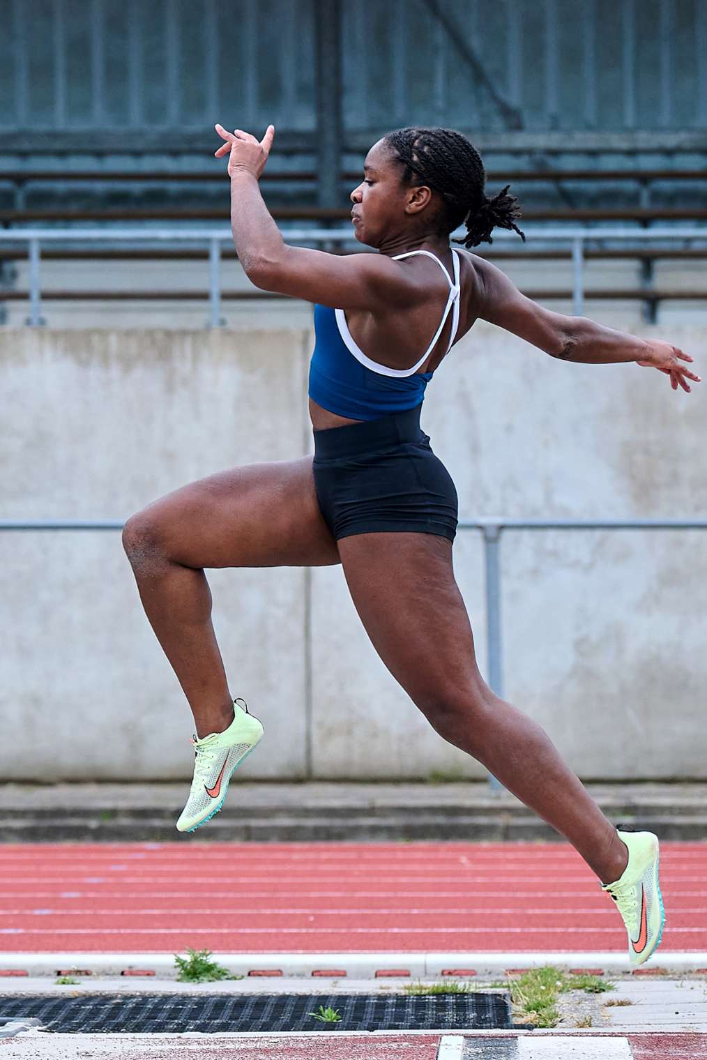 ALO-student rent op atletiekbaan