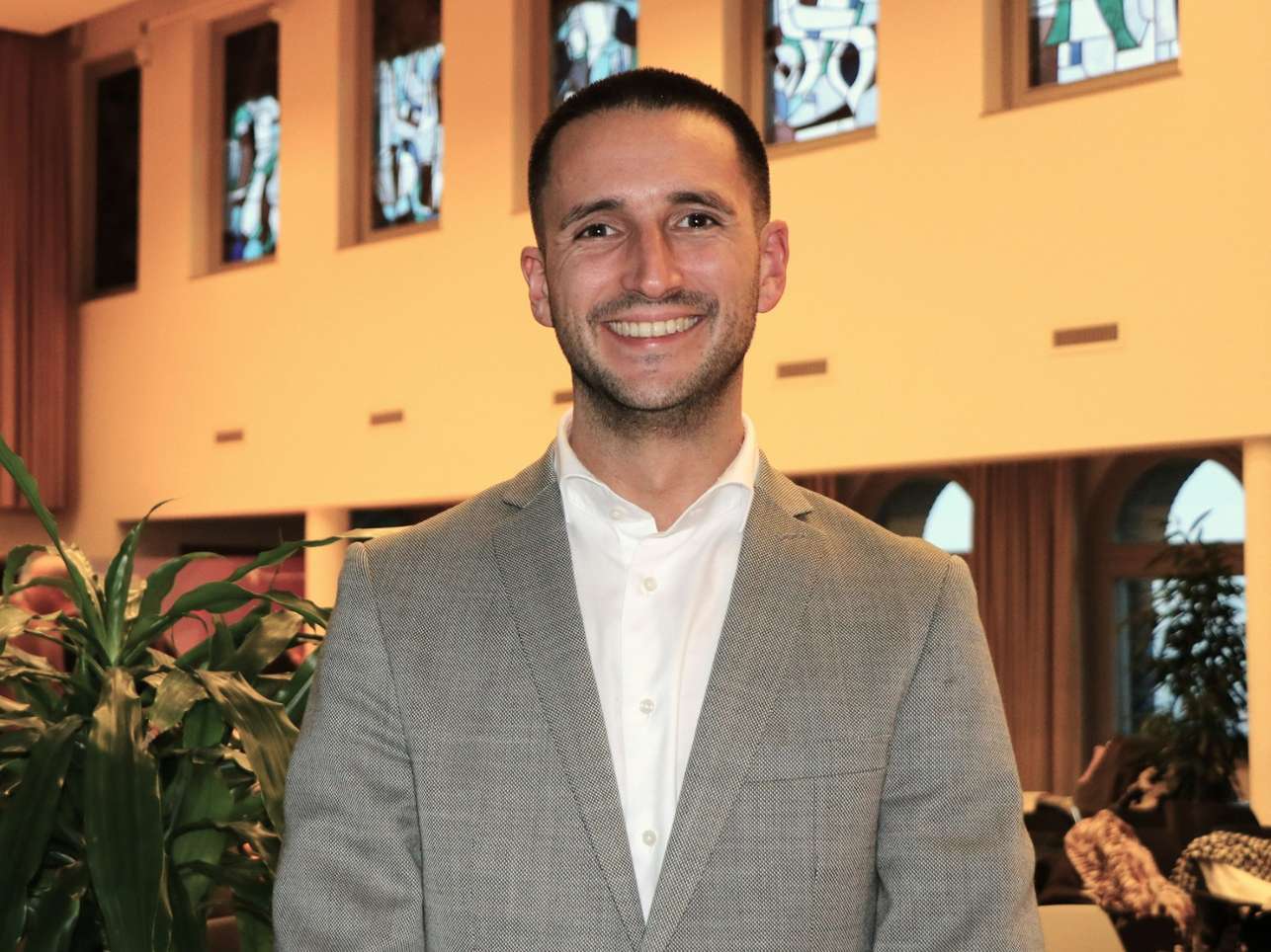 Alumnus Sander Diegelmann in de Kohnstammzaal
