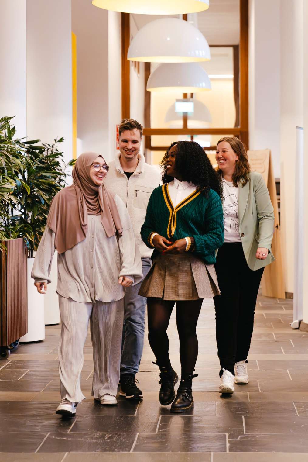 Studenten lopen door de HvA