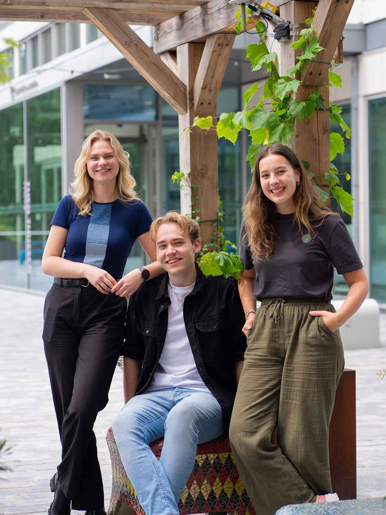 Studenten lachend op het Kohnstammhof