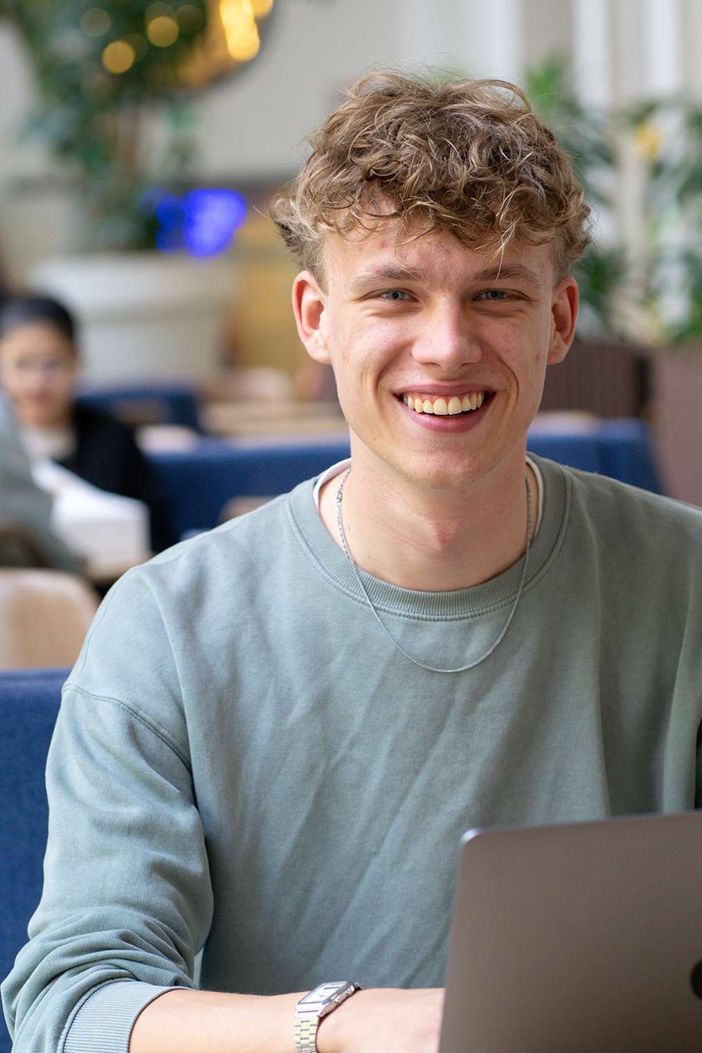 Student aan het studeren in het Kohnstammhuis
