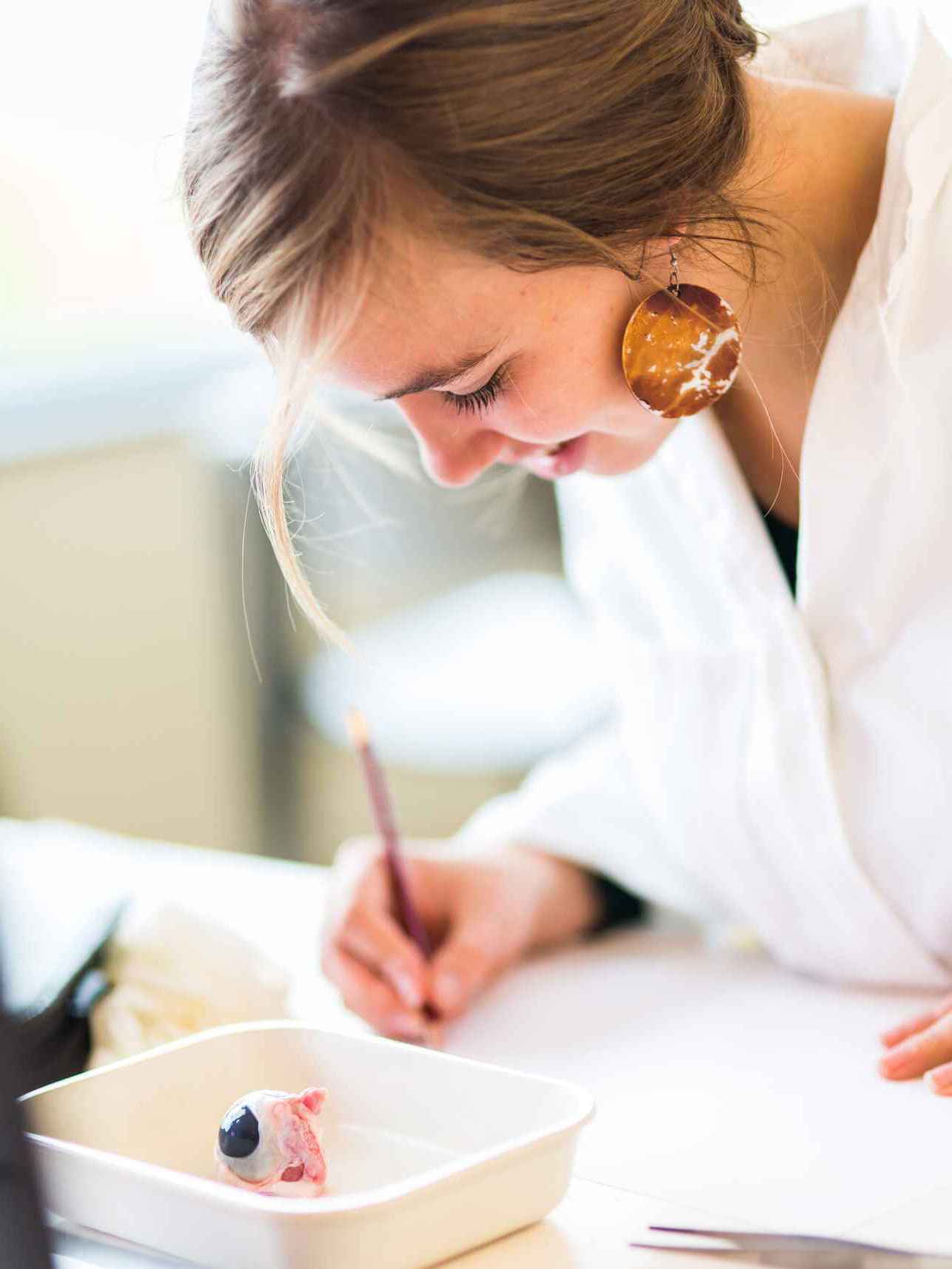 Studente tijdens practicum