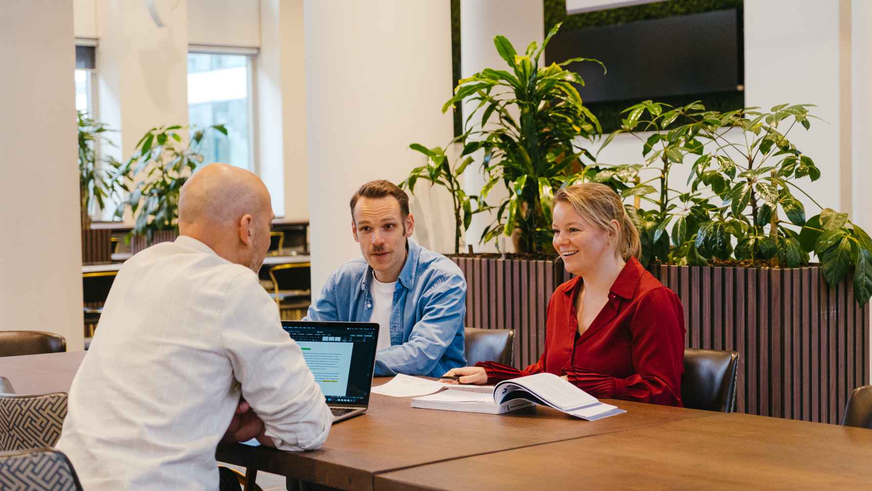 Studenten aan het studeren in het Kohnstammhuis
