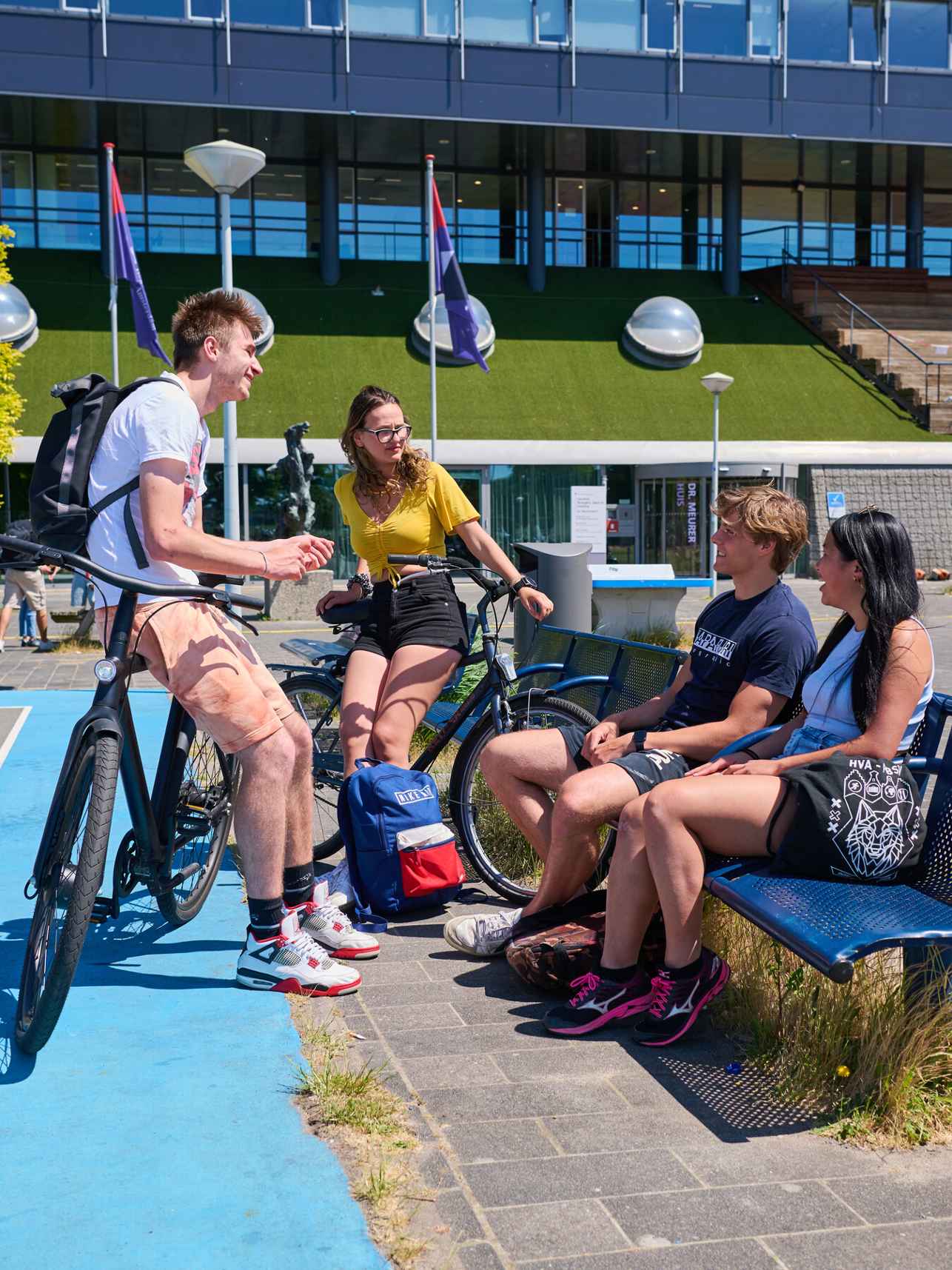 Students Sport Studies in front of school buidling AUAS