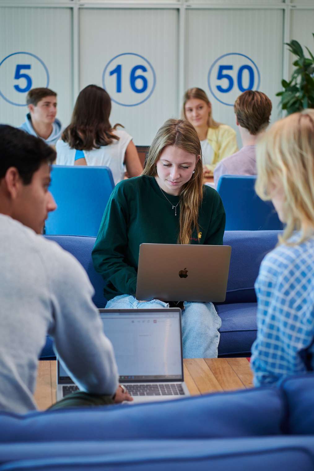 Studenten met laptop