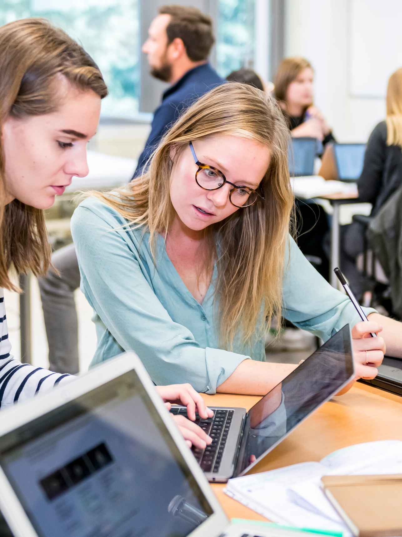 Studenten Ergotherapie HvA samen studeren