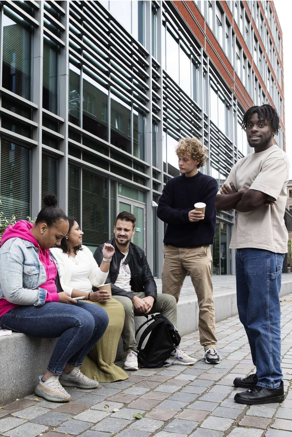 Vier studenten in de aula op een open dag