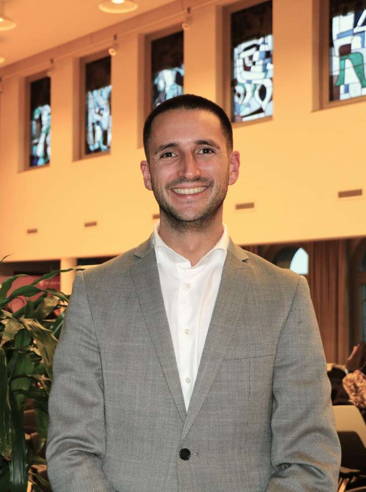 Alumnus Sander Diegelmann in de Kohnstammzaal