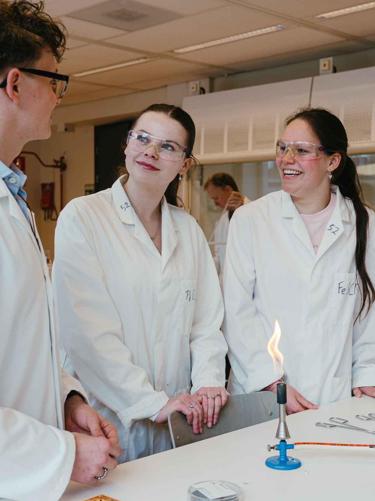 Studenten tijdens practicum