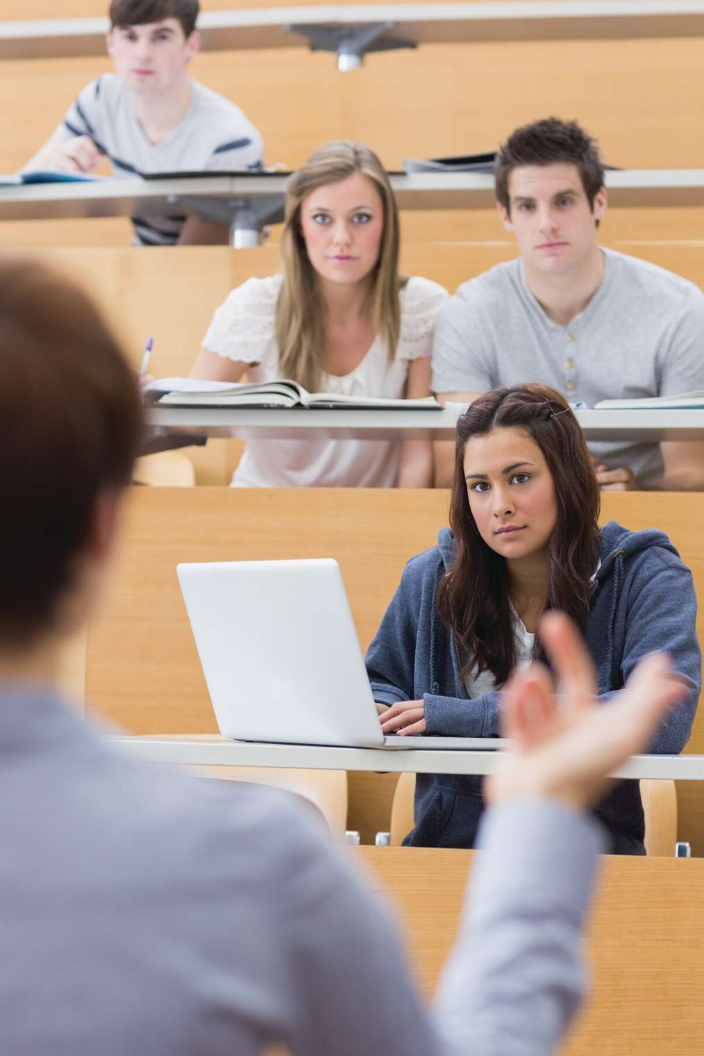 Docent geeft college aan studenten