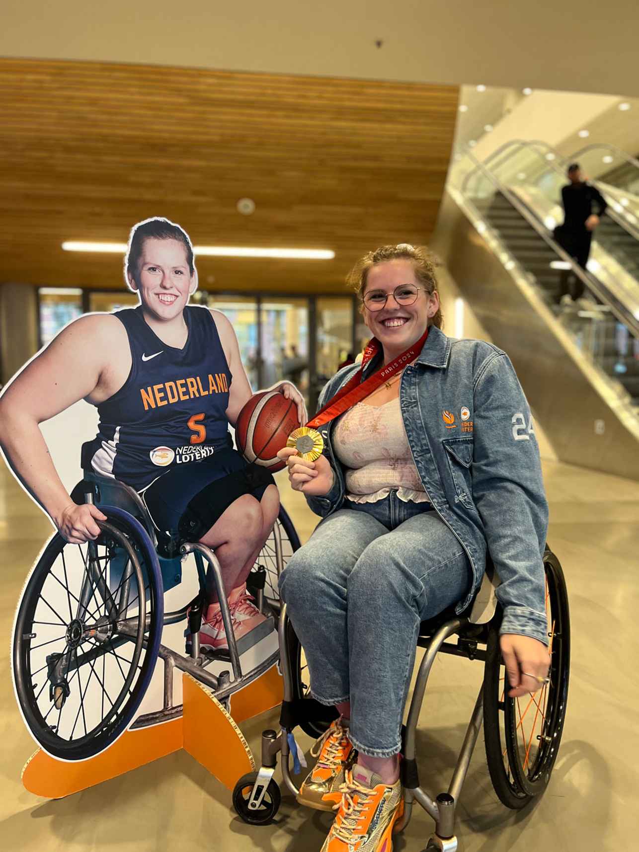 Lindsay met karton