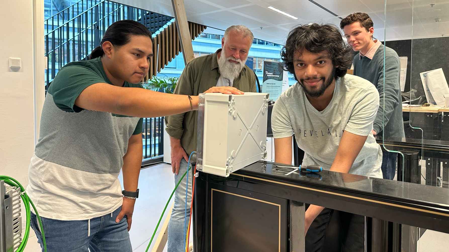 Studenten en docenten werken samen aan preventief onderhoud