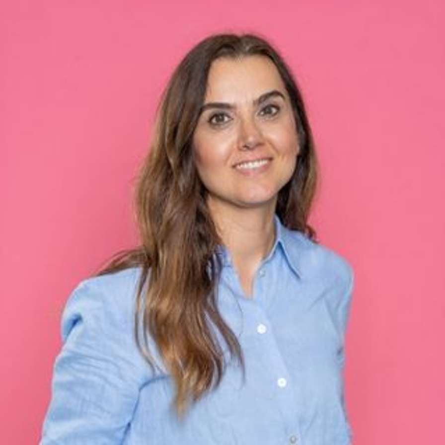 Burcu Kör, Onderzoeker.