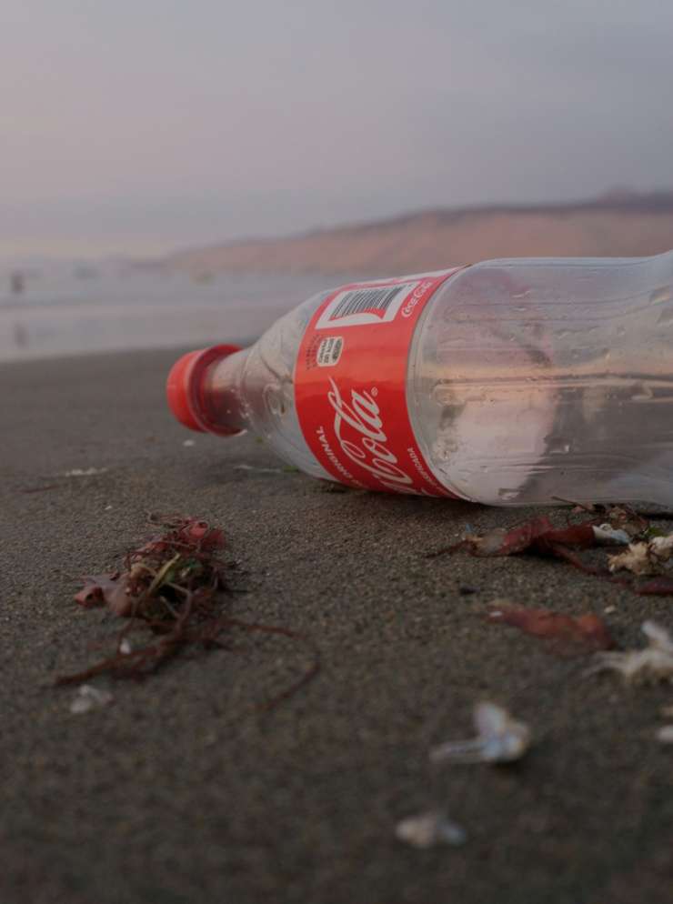 Plastic in de natuur.