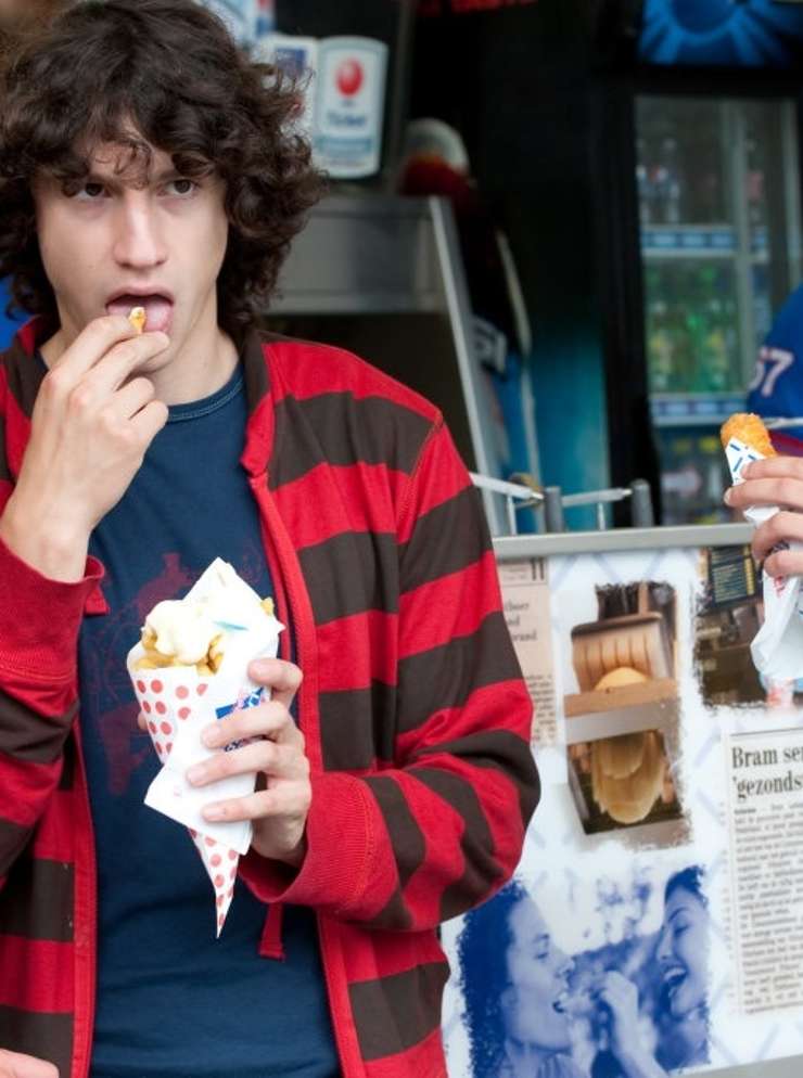 hva CAMERA jongeren studenten eten snack patat voedsel ongezond