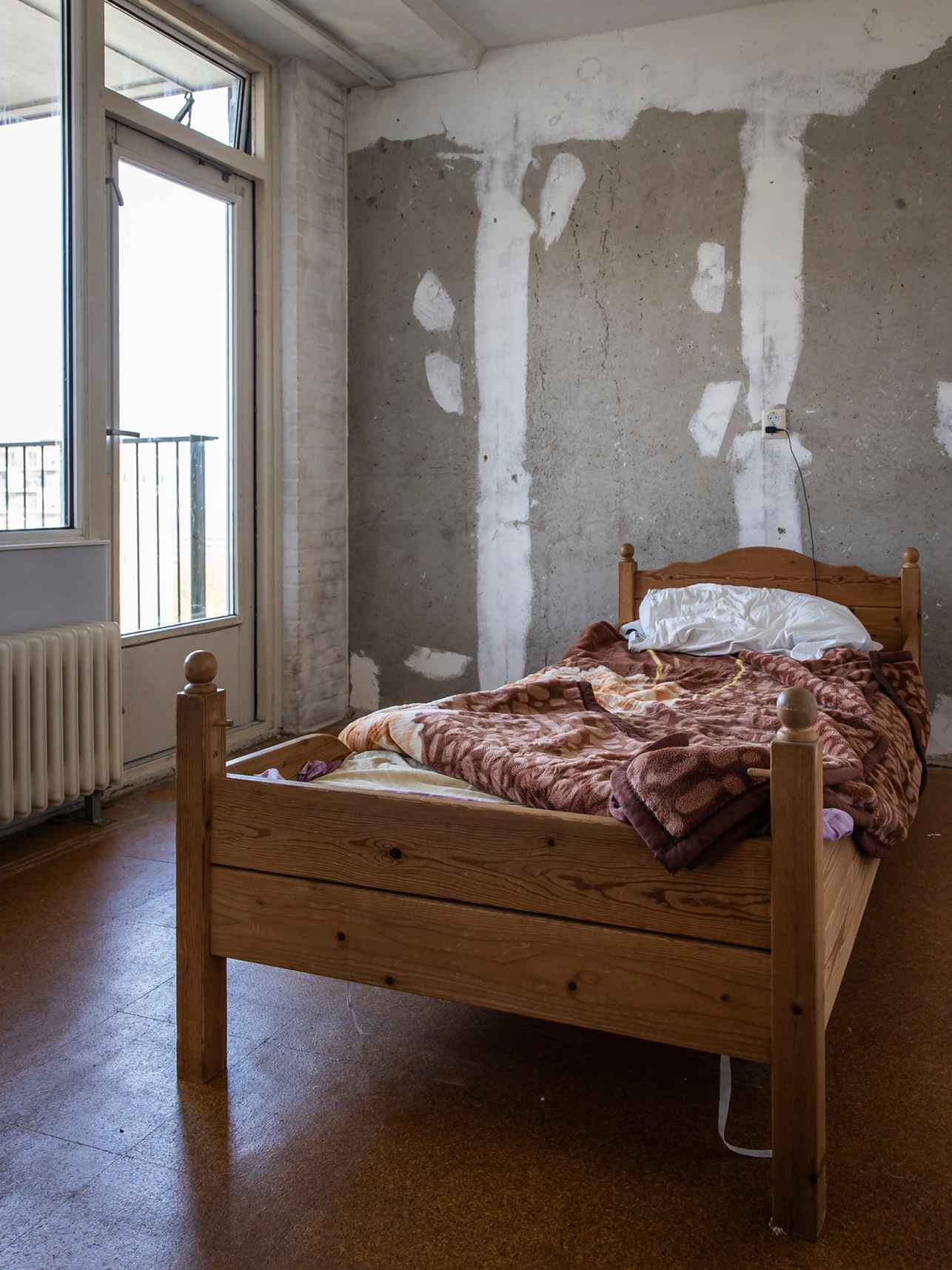 lege kamer met bed