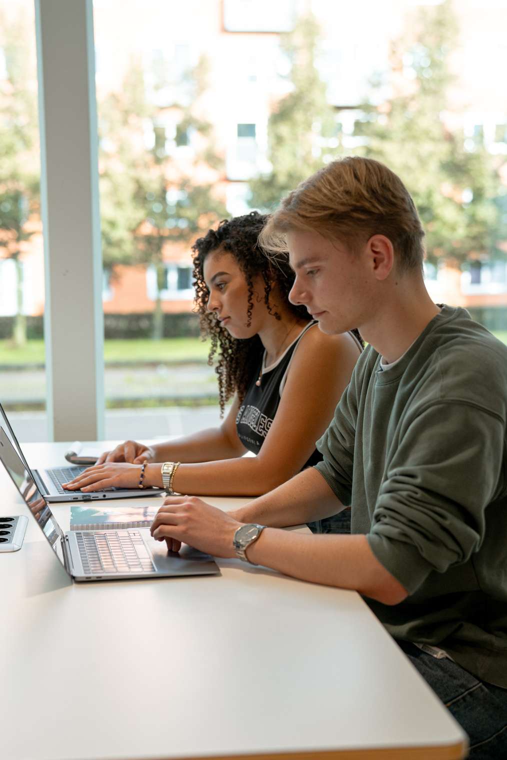 Studenten werken samen