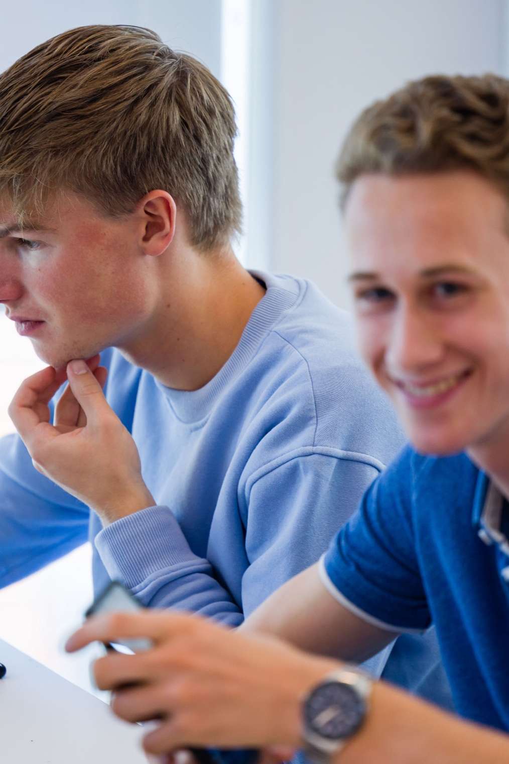 Twee studenten met laptop