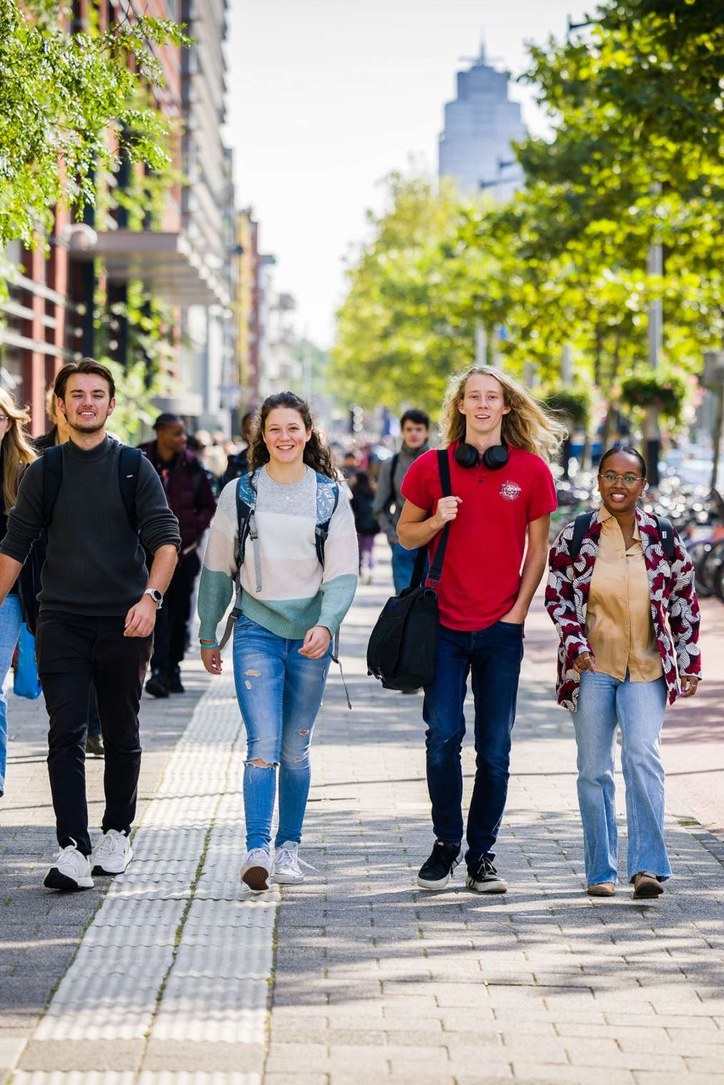 Twee studenten met laptop